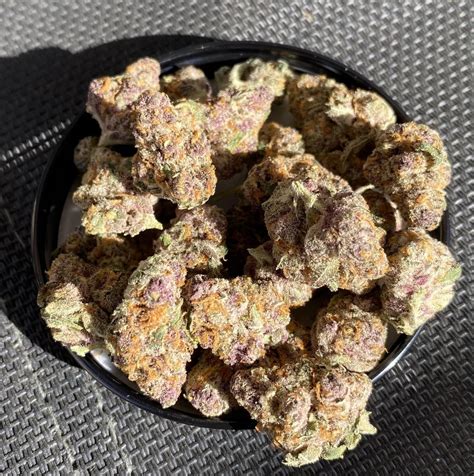Cherry Lime Runtz produces colorful buds with shades of purple, green, and orange, and the aroma of sweet and fruity cereal milk. . Green runtz leafly